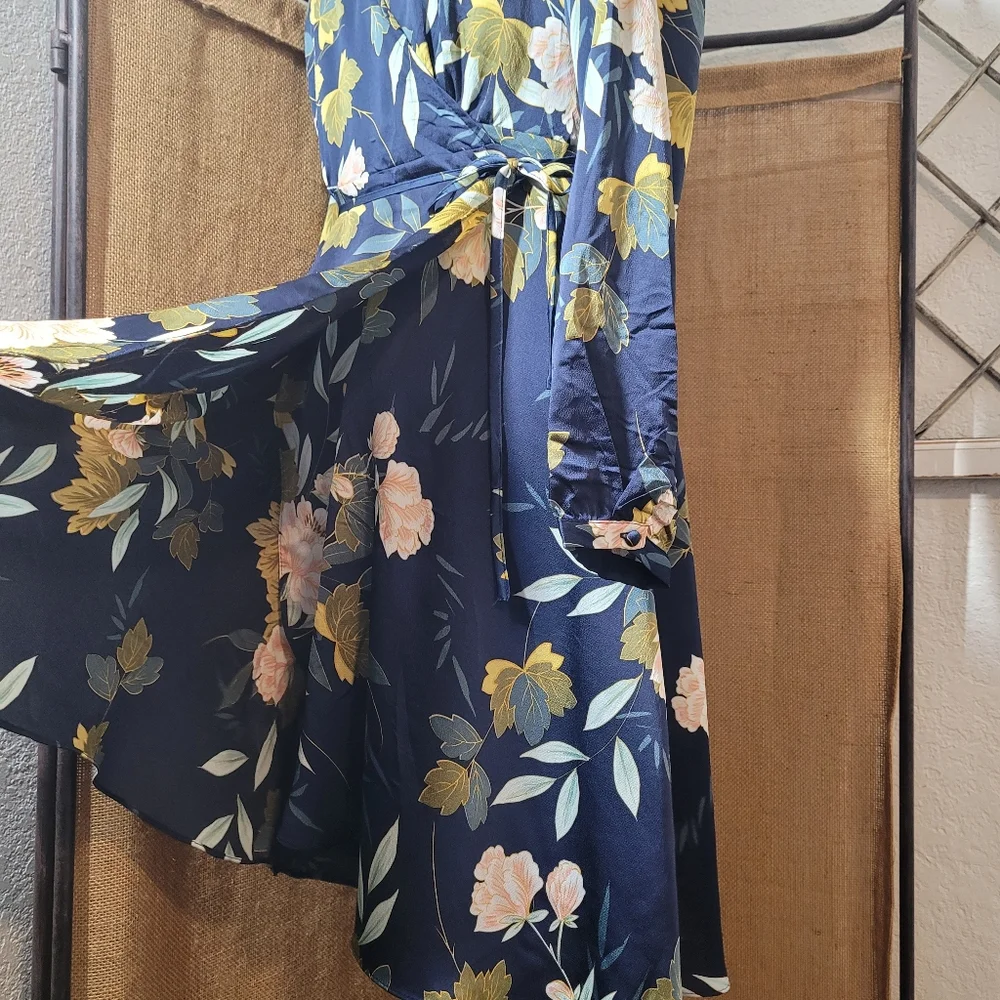 Lulus navy floral wrap dress with tie waist and long sleeves. Size Medium - Picture 4 of 12